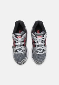 ASICS SportStyle GEL-NIMBUS 9 UNISEX - Sapatilhas - pure silver/classic red