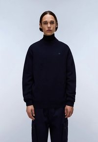 Marineblauer Rollkragenpullover aus einem weichen, strukturierten Stoff. Lässige Passform mit langen Ärmeln und minimalem Markenlogo auf der Brust.