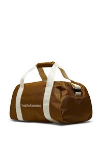 Bolsa de deporte marrón hecha de tela suave, con correas blancas y un bolsillo con cremallera, y el logo "PeakPerformance" impreso en blanco.