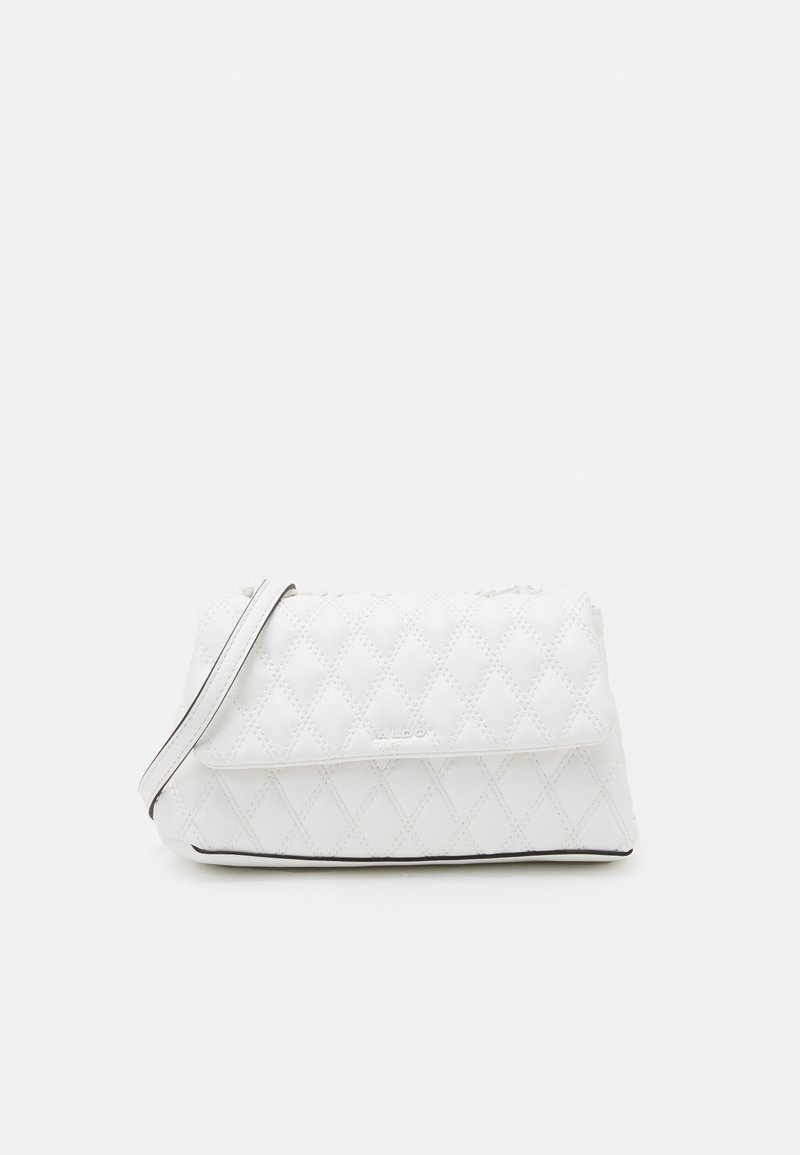Borsa a tracolla bianca trapuntata realizzata in materiale sintetico, con chiusura a pattina, motivo di cuciture diagonali e una sottile tracolla.