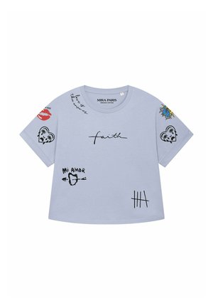 Mira Paris, TATTOO BRUTAL OVERSIZED ROLL UP TEE 26 - T-shirt imprimé - light blue