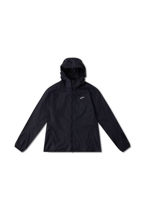 Veste noire légère avec capuche, fermeture éclair intégrale, poignets élastiques et deux poches latérales ; arbore un logo réfléchissant sur la poitrine.