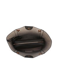 Interno della borsa in pelle beige con una tasca e un sacchetto con cerniera scura. Presenta dettagli in oro e una forma ottagonale strutturata.