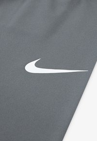 Nike Sportswear LIFESTYLE ESSENTIALS CREW UNISEX SET - Trenirka - smoke grey