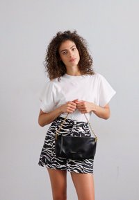 Emporio Armani GIGI HOBO  - Kabelka - nero/black