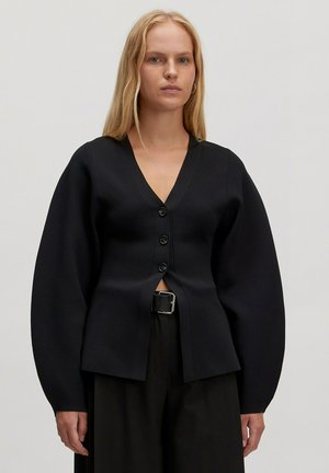 Schwarze Strickjacke mit V-Ausschnitt, Knopfverschluss und weit geschnittenen, strukturierten Ärmeln. Hergestellt aus strukturiertem Stoff, hat sie eine lockere Passform und ein kurzes Design.