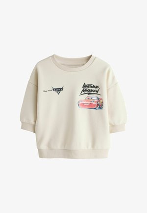 Kremowa bluza z okrągłym dekoltem, opuszczonymi ramionami, ściągaczami na mankietach oraz nadrukiem przedstawiającym samochód i tekst.