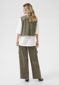 Cream Vesta - heavy washed green