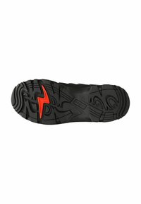 Suola di scarpa in gomma nera con un motivo di battistrada profondo, caratterizzata da un accentuato fulmine rosso e dettagli di superficie testurizzati.