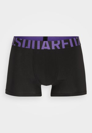 Fekete boxer alsónadrág sima anyagból. Széles, lila elasztikus derékpántja fekete felirattal. Egyszerű, modern dizájn.