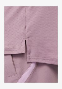 Valittu, plum dust beyond pink royal pulse white