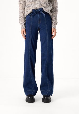 ONLMADISON BLUSH WIDE BELT - Široké nohavice - dark blue denim
