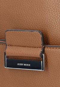 Gerry Weber TALK DIFFERENT LL CITY - Nahrbtnik - rawhide