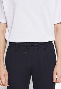 INDICODE JEANS EBERLEIN WITH ROLLED UP - Bukser - navy