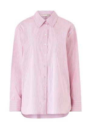 Lichtroze overhemd met verticale witte en blauwe strepen. Voorzien van een klassieke kraag en lange mouwen met manchet detail.