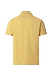 Vue de dos d'un polo jaune uni à manches courtes avec col sur fond blanc.