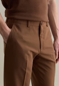 PIOMBO ELEGANT  - Chino - leather brown