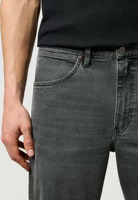 Wrangler Blugi loose fit - sandstorm