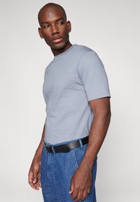DRYKORN RAPHAEL - Tricou basic - blau