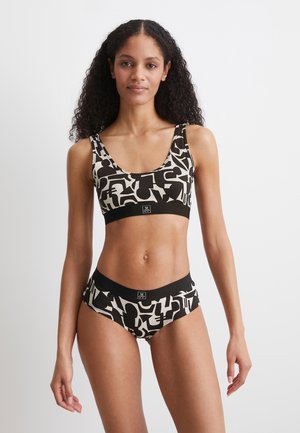 Zwarte en crèmekleurige bralette en bijpassend broekje met een geometrisch abstract patroon. Rekbare stof met een zachte textuur. Merklogo zichtbaar.