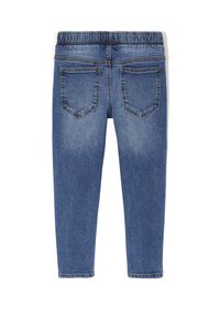 Blaue Denim-Jeans mit schmaler Passform und elastischem Bund. Verfügt über zwei Gesäßtaschen und eine dezente Ausbleichung an den Beinen.