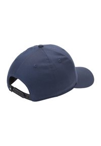 Boné azul marinho com a coroa arredondada, aba curva e fecho de tiras plásticas ajustáveis na parte de trás. Feito de tecido com uma textura suave.