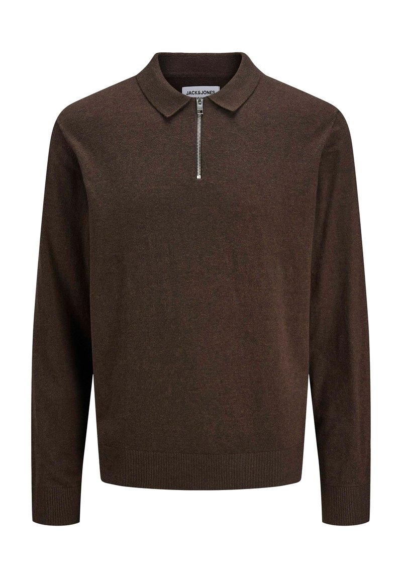 Suéter de punto de manga larga color marrón oscuro con cuello y media cremallera en la parte delantera, puños acanalados y dobladillo, etiquetado como JACK & JONES.