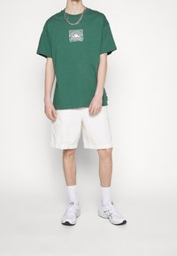 Ellesse T-shirt med print - dark green