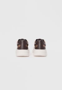 Guess ELBA - Trainers - beige/brown