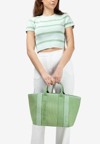 V73 RESPONSIBILITY SUMME - Shopper - verde