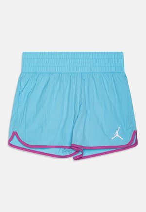 Pantaloncini sportivi azzurri chiaro con rifiniture viola, girovita elastico, tasche laterali e logo Jumpman bianco sulla gamba sinistra.