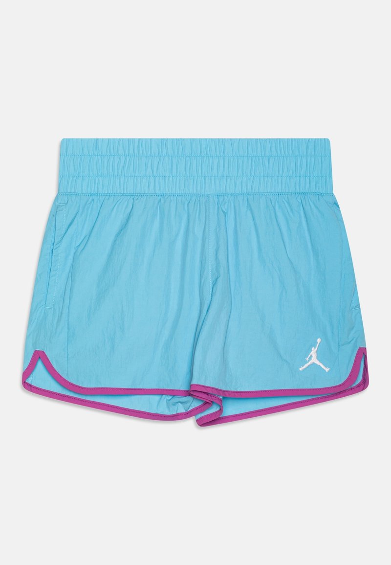 Shorts de sport bleu clair avec bordure violette, taille élastique, poches latérales et logo Jumpman blanc sur la jambe gauche.