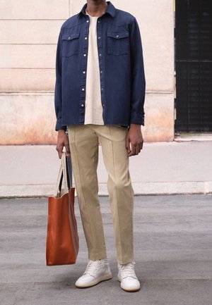 Pantalones chinos - green