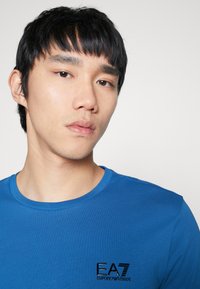 EA7 Emporio Armani Pamata T-krekls - blue