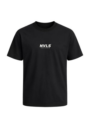 Schwarzes T-Shirt mit kurzen Ärmeln und Rundhalsausschnitt mit weißem Text "NVLS TOKIO SPIRITS" mittig auf der Brust.