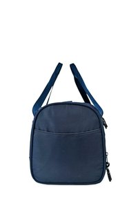 Bolsa de tela azul marino con forma cuadrada, que cuenta con un bolsillo frontal con cremallera y dos asas para el hombro. Textura suave con costuras reforzadas.