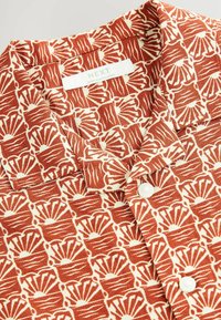 Non sélectionné, brown orange