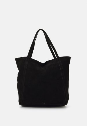 Czarna miękka torba materiałowa typu tote z dwoma długimi uchwytami, pokazana na jednolitym białym tle.