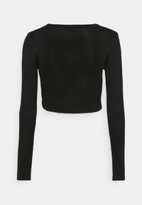 Schwarzes, langärmliges, kurz geschnittenes Oberteil mit rundem Ausschnitt, von hinten auf einem weißen Hintergrund gezeigt.