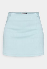 Světle modrá minisukně s žebrovanou texturou, vybavená dvěma kapsami na zip po stranách a rovnými lemy. Značková etiketa viditelná na pase.