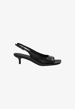 Sandalo slingback in pelle nera con tacco basso a gattino e punta aperta, caratterizzato da una cinturino con fibbia sul tallone.