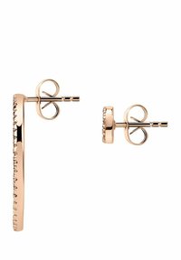 Örhängen i roséguld med en texturerad stångdesign med små stenar längs en kant; inklusive en matchande rund studöra.