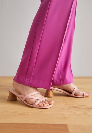 SHEKUDO THE CATHY - Sandalai su T formos dirželiu - pink