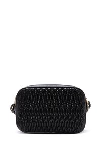 Borsa a tracolla nera in pelle con un motivo a leggere trapuntature. Presenta una forma rettangolare e una chiusura con zip in tono oro.
