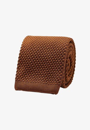 Gebreide bruine stropdas met een gestructureerd patroon; opgerold, met een consistente weving en een gladde afwerking. Duurzaam stof, geschikt voor formele kleding.