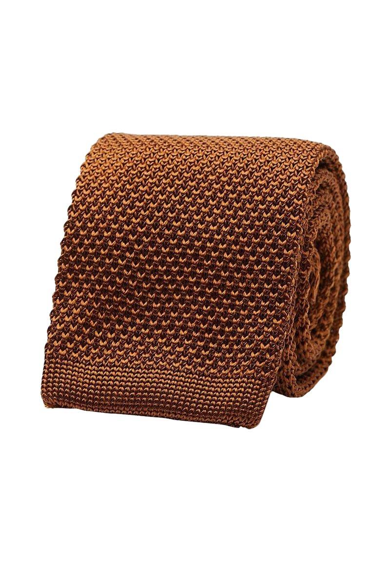 Gebreide bruine stropdas met een gestructureerd patroon; opgerold, met een consistente weving en een gladde afwerking. Duurzaam stof, geschikt voor formele kleding.