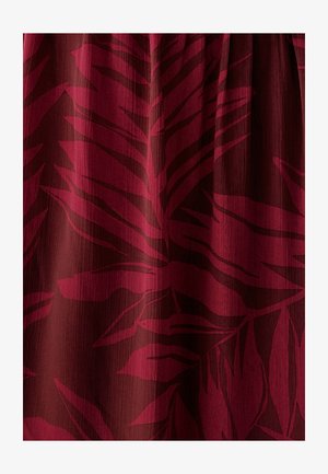 Burgunderfarbener Stoff mit einem Blattmuster in dunkleren Farbtönen, mit einer glatten, leicht strukturierten Oberfläche und vertikaler, heller Glanz.