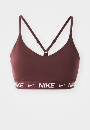 Burgunderfarget sports-bra med tynne justerbare stropper, en V-formet utringning og et merket elastisk bånd med hvit "NIKE" tekst.