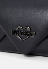 Love Moschino SMART DAILY BAG SWEET HEART - Taška s příčným popruhem - nero