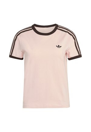Ružové bavlnené tričko s tmavohnedým rebrovaným okrúhlym výstrihom a krátkymi rukávmi. Má tri tmavé pruhy na ramenách a malý čierny logo na hrudi.